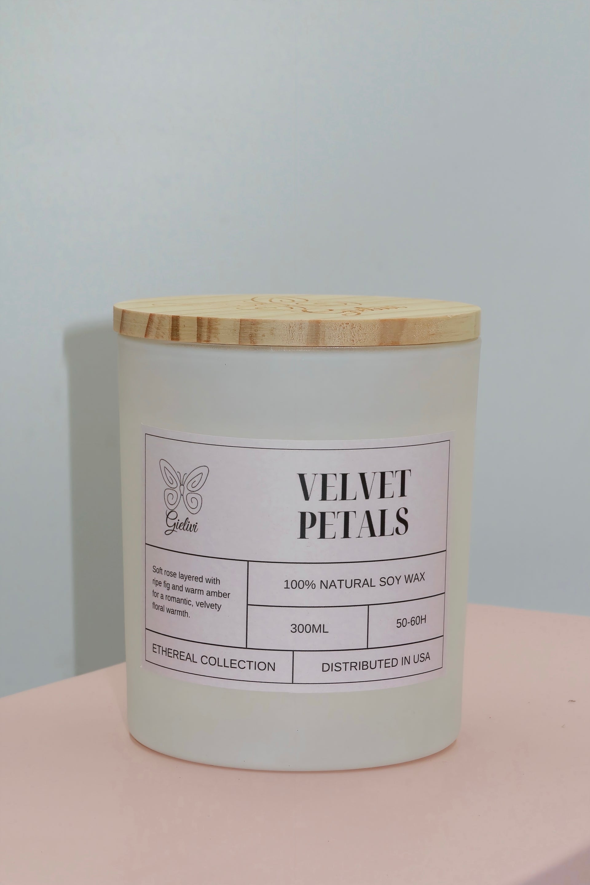 Velvet Petals – Luxury Soy Candle for a Romantic, Cozy Atmosphere