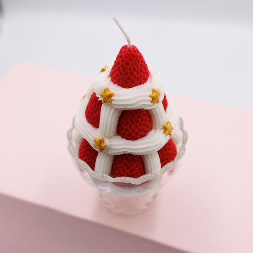 Strawberry Sundae Candle – Sweet, Aesthetic & Irresistible