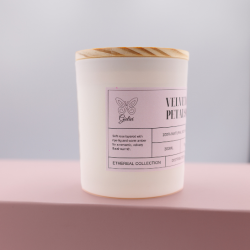Velvet Petals – Luxury Soy Candle for a Romantic, Cozy Atmosphere