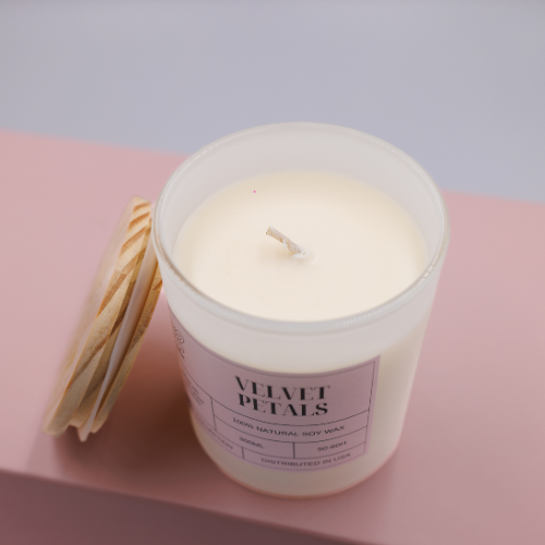 Velvet Petals – Luxury Soy Candle for a Romantic, Cozy Atmosphere